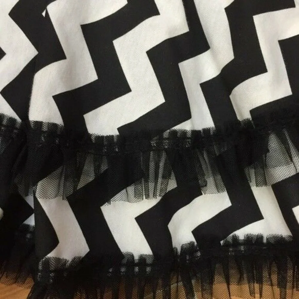 Owl's & Bat's Girls Skirt Size‎ 2T Chevron Twirly Black Off White NEW